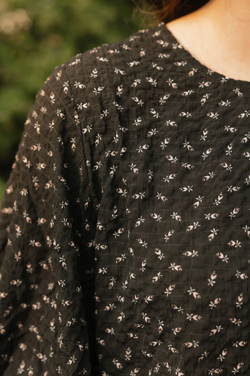 Dongguan Huoyoung Apparel Co Tops|Maternity Friendly<Adrianne Top-Black Floral