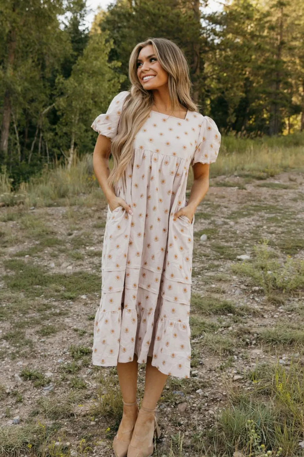 Dongguan Huoyoung Apparel Co Dresses|Maternity Friendly<Grandview Dress-Tan Floral