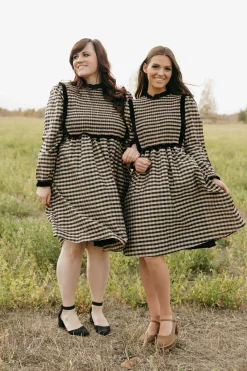 Dongguan Huoyoung Apparel Co Dresses|Dresses<Mae Dress-Tan/Black